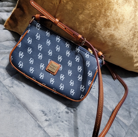 Dooney & Bourke Bagette - Picture 4 of 14